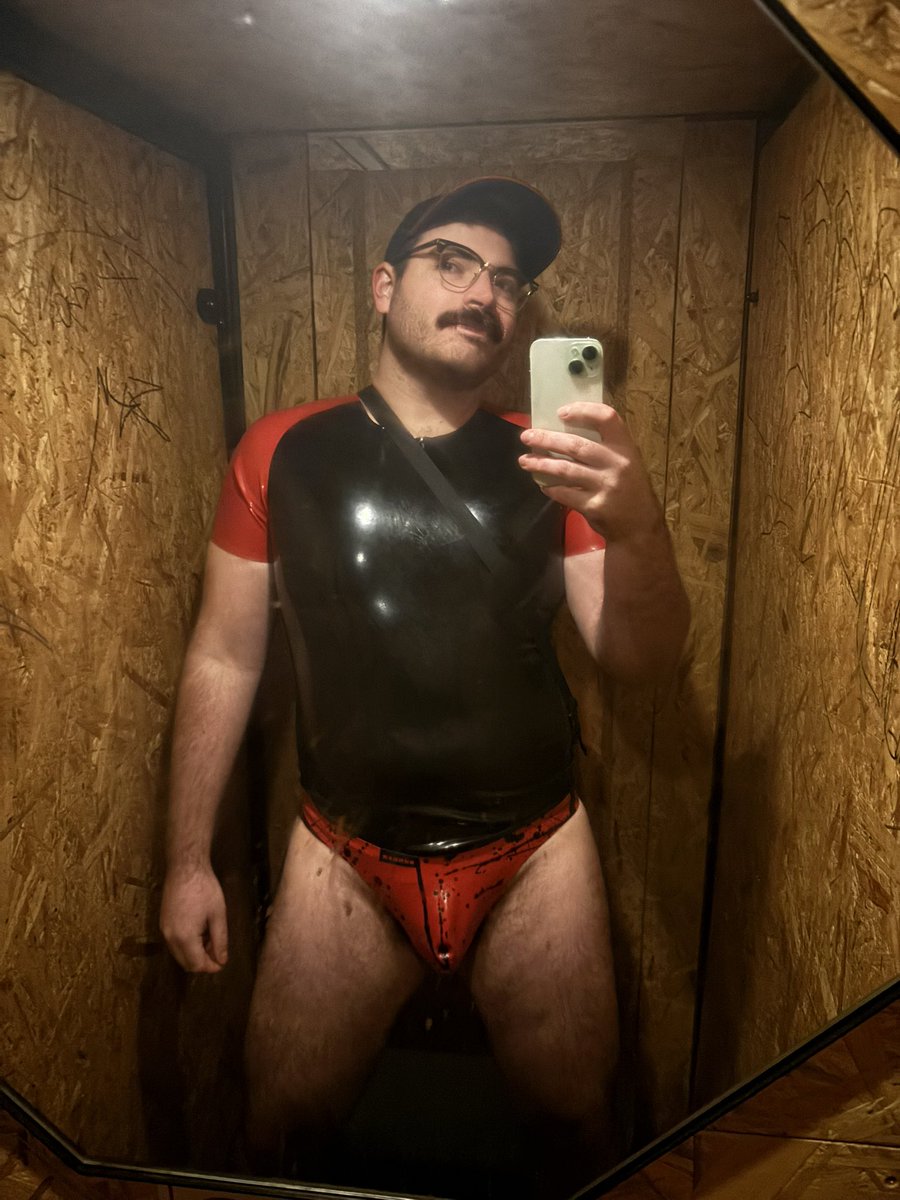 Skin Tight Kink tweet media