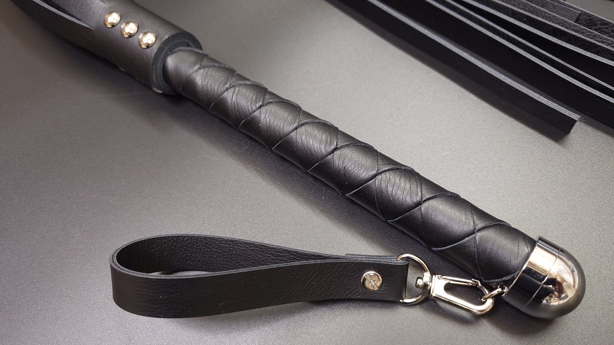 即納品】 「ダブルレザー バラ鞭」(ソフトレザー・ブラック)金具色