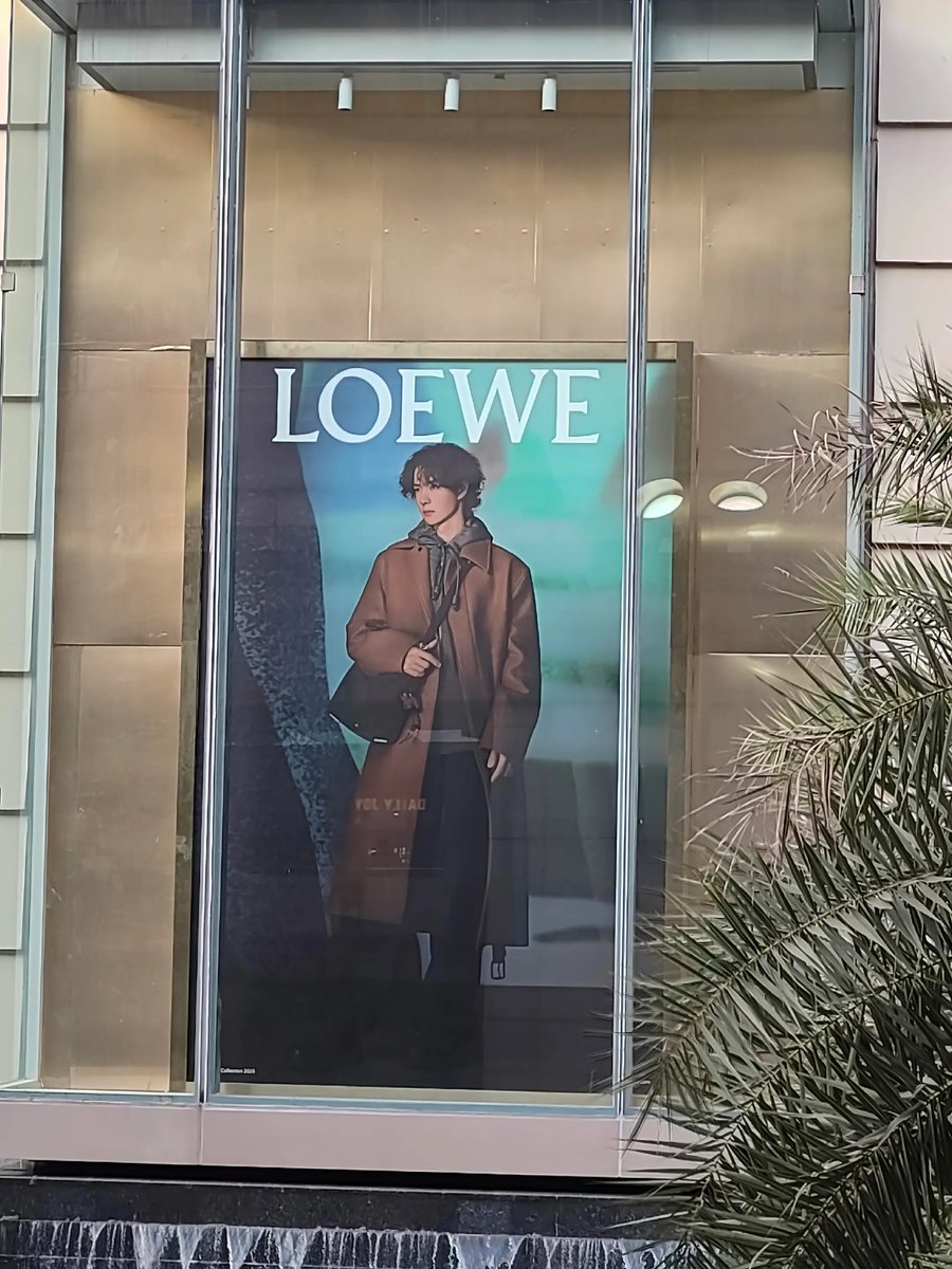 mtjuju816's tweet image. สุดหล่อหน้าพารากอนตอนนี้เลยคับ ไปเช็คอินกันได้นะ 🤩🤩🤩