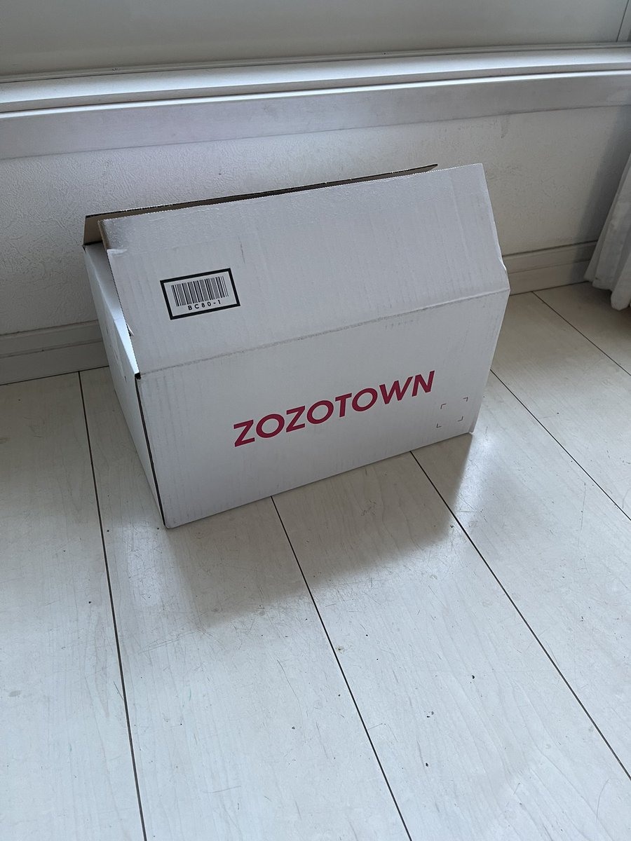 uuca20's tweet photo. ZOZOから、白いZOZO箱が届いた！
ZOZOポイント当たるとイイな〜
#ZOZOSALE箱CP https://t.co/hG7hwaudJ1