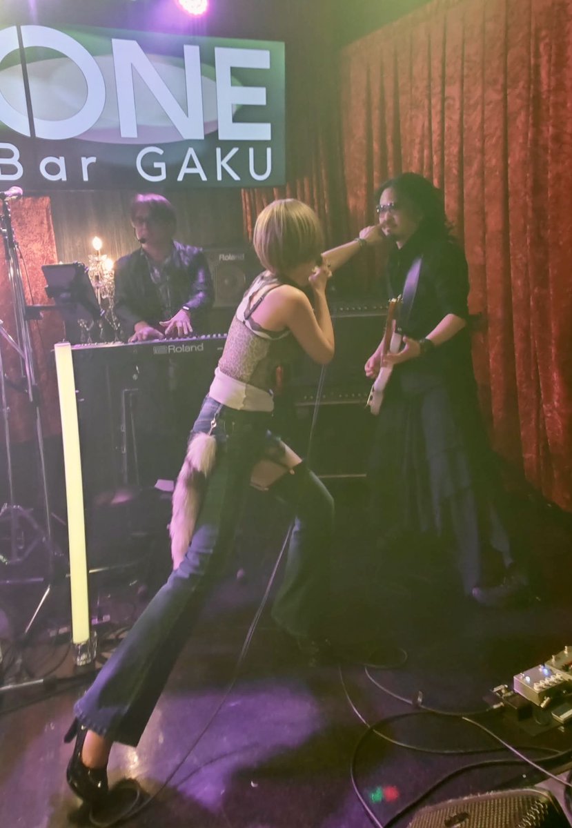Kaori_LADY_POP's tweet image. 2026/01/10 MONTHLY LIVE @ Live Bar GAKU🍸
駆けつけてくださった皆様!ありがとうございました✨『Over Drive』で恒例になってきたサビの手振り、皆様が手を振ってくださって最幸でした🤲💖
ジュリマリの暴れ馬🐴!?おーちゃんも益々ヤンチャ!善き新年のLIVE始めとなりました♫
#barGAKU #SIXONE #広島
