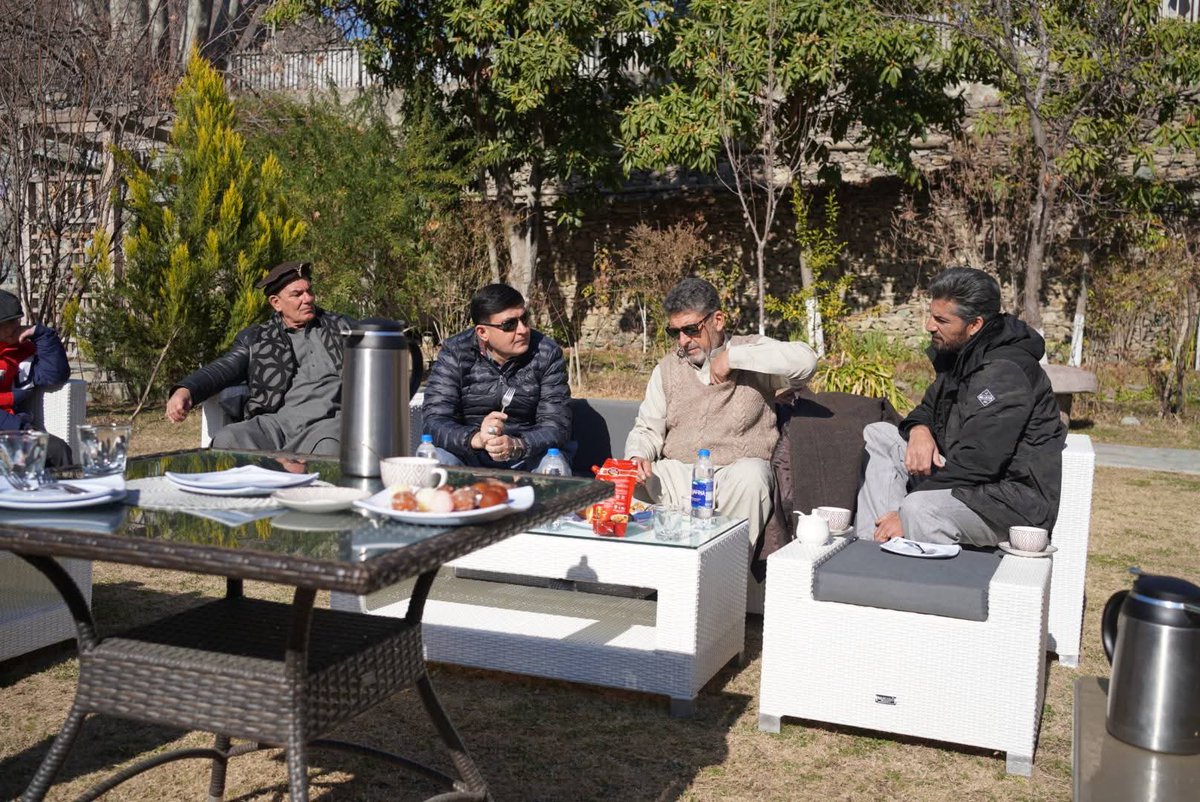 BURPTI's tweet photo. چترال لوئر : مشیر وزیر اعلیٰ خیبرپختونخوا تاج محمد خان ترند کا نگر فورٹ آمد.
پرنس آیاز ،پرنس فیصل نے مشیر کھیل کا شاندار استقبال کیا.
مشیر کھیل اور امورِ نوجوانان تاج محمد خان ترند "نگر فورٹ پولو کلب گراؤنڈ"  کا افتتاح کر رہے ہیں.
#Thursday #poloclub #NagarFort #KPSports https://t.co/10dIfauTEz