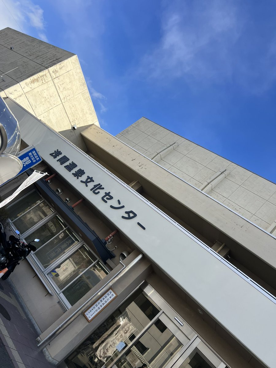 HIGHFIV98739976's tweet photo. アニコスフェス松本２日目出店させていただきました
レイヤーさんのクオリティーの高さにびっくりでした！
もっとアニメ詳しければ数百倍楽しめたのだろうと後悔しています
来年度も開催されることを願ってアニメ勉強しよー🙌

ハンバーガー食べてくれた皆さん、ありがとうございました
雪道気をつけて https://t.co/ycXGdcg53C