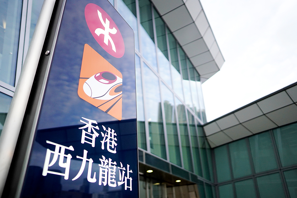 ChinaDaily's tweet image. The Hong Kong section of the high-speed rail connecting the Chinese mainland and Hong Kong will introduce 16 new destinations starting from Jan 26, railway operator MTR Corporation announced on Sunday. #HongKong #rail bit.ly/3NgUt9F