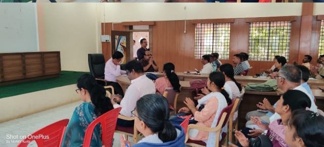 ZP_Haveri's tweet photo. ದಿನಾಂಕ:12.01.2026 ರಂದು ಗ್ರಾಮೀಣ ಕುಡಿಯುವ ನೀರು ಮತ್ತು ನೈರ್ಮಲ್ಯ ವಿಭಾಗ ಕಚೇರಿ ಹಾವೇರಿಯಲ್ಲಿ "ಜಲ ಸೇವಾ ಅಂಕಲನ್" ಮೌಲ್ಯಮಾಪನ ಹಾಗೂ "ಜಲ ಅರ್ಪಣ ದಿವಸ" ಕಾರ್ಯಕ್ರಮ ಆಯೋಜಿಸುವ ಕುರಿತು ಓರಿಯೆಂಟೇಷನ್ ಸಭೆಯನ್ನು ಮಾನ್ಯ ಕಾರ್ಯಪಾಲಕ ಇಂಜಿನಿಯರ್ ಗ್ರಾಮೀಣ ಕುಡಿಯುವ ನೀರು ಮತ್ತು ನೈರ್ಮಲ್ಯ ವಿಭಾಗ ಹಾವೇರಿ ಇಲ್ಲಿ ಏರ್ಪಡಿಸಲಾಗಿದೆ https://t.co/H6Adb4dlGG