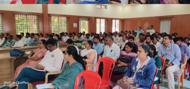 ZP_Haveri's tweet photo. ದಿನಾಂಕ:12.01.2026 ರಂದು ಗ್ರಾಮೀಣ ಕುಡಿಯುವ ನೀರು ಮತ್ತು ನೈರ್ಮಲ್ಯ ವಿಭಾಗ ಕಚೇರಿ ಹಾವೇರಿಯಲ್ಲಿ "ಜಲ ಸೇವಾ ಅಂಕಲನ್" ಮೌಲ್ಯಮಾಪನ ಹಾಗೂ "ಜಲ ಅರ್ಪಣ ದಿವಸ" ಕಾರ್ಯಕ್ರಮ ಆಯೋಜಿಸುವ ಕುರಿತು ಓರಿಯೆಂಟೇಷನ್ ಸಭೆಯನ್ನು ಮಾನ್ಯ ಕಾರ್ಯಪಾಲಕ ಇಂಜಿನಿಯರ್ ಗ್ರಾಮೀಣ ಕುಡಿಯುವ ನೀರು ಮತ್ತು ನೈರ್ಮಲ್ಯ ವಿಭಾಗ ಹಾವೇರಿ ಇಲ್ಲಿ ಏರ್ಪಡಿಸಲಾಗಿದೆ https://t.co/H6Adb4dlGG