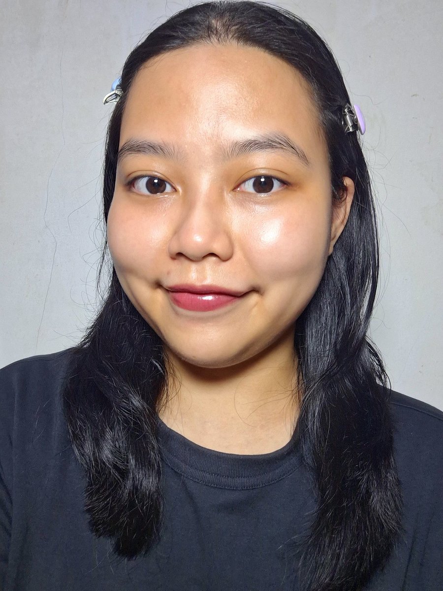 sunfloliz's tweet image. Finally a 20k-ish local sunscreen that doesn't make me overthink BREAKOUTS 🥹🤌

Lightweight, oily skin friendly, and has good oil control 💯