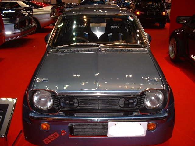 毎年オートサロンの頃にupしているけどw
初代軽タローの晴々しい姿。
お隣は初代真夜中会長の930ターボですね。