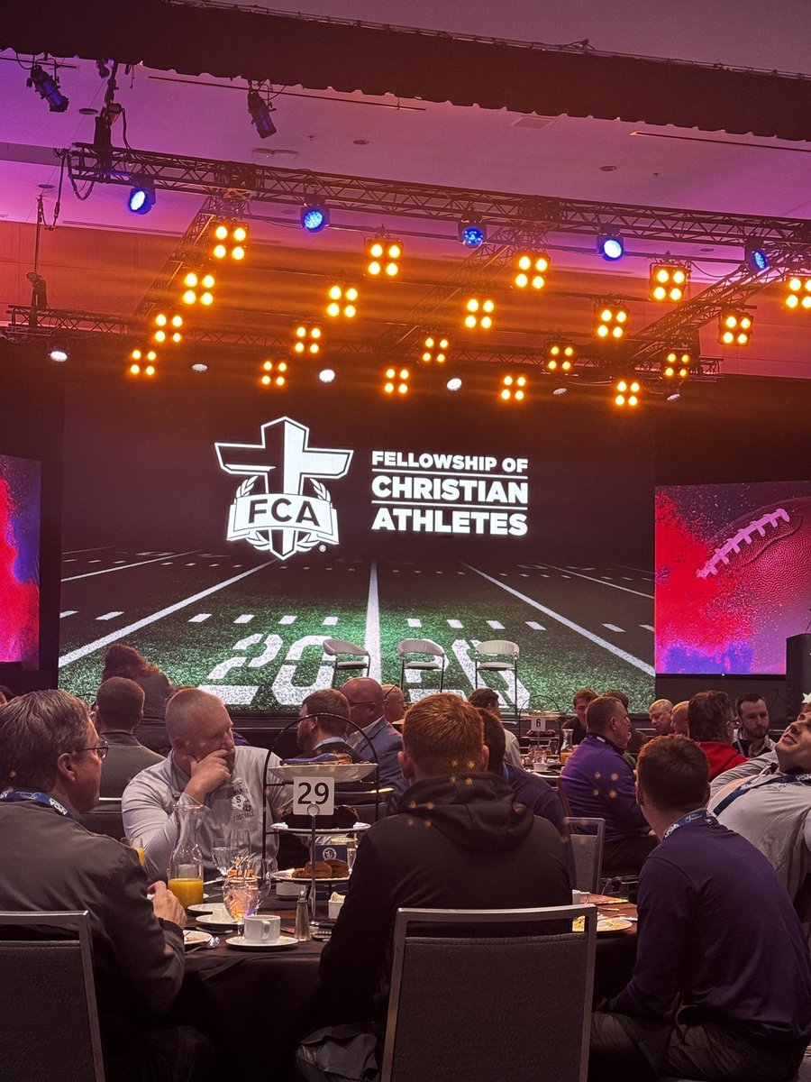 CoachRu_'s tweet image. Always a good day at @WeAreAFCA when you start it with the @TheFCATeam breakfast!!