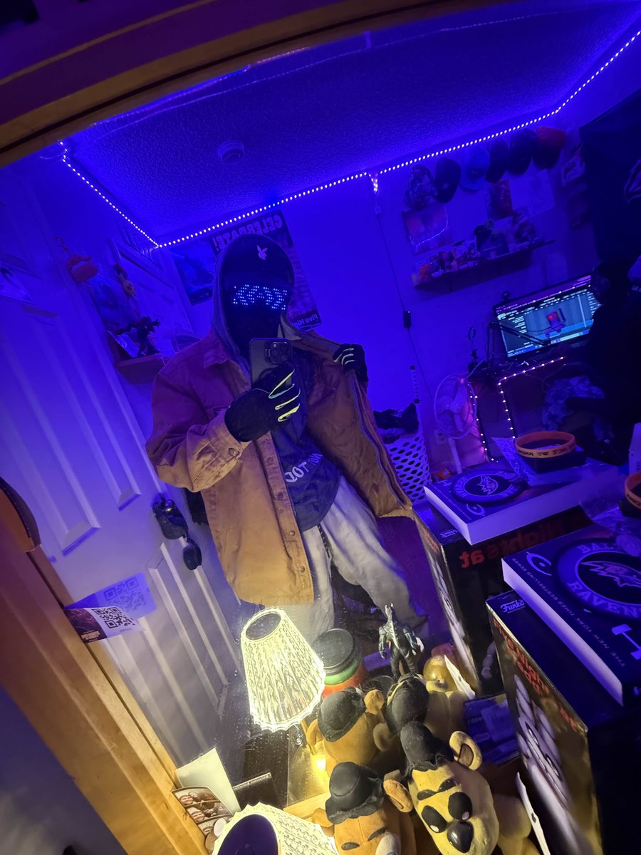 Neyxtou's tweet photo. Took this Neyxtou photo awhile back, ngl im loving the filter on the second one though ^^ looks soo cool #Neyxtou #Robot #NeyxtouTheRobot https://t.co/ibI8QgYkXU