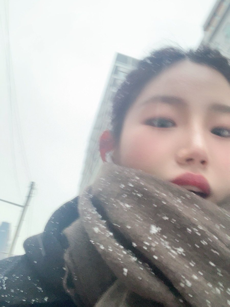 260112- F 

“I took a selfie with snow 헤헤

It’s a mess..?ㅎㅎㅎㅎ”

#트라이비 #TRI_BE #현빈 #HyunBin