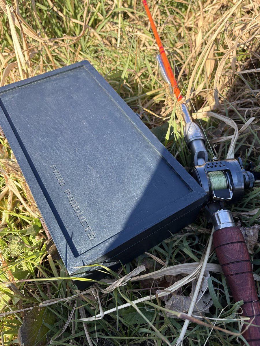 k_tsuke's tweet image. 福袋のボックス、アイアンペイントで塗装して完成！
#2月3日魚矢受注会　#FROG #STRIKEMASTER #FROGTOPTV