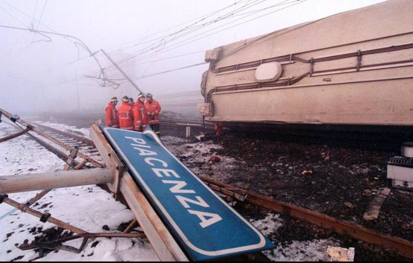 FitCisl's tweet image. #12gennaio 🕯️ 29 anni fa, il 12 gennaio 1997, il #deragliamento dell’ETR Botticelli a #Piacenza spezzò 8 vite.
🤝 Oggi ricordiamo quelle vittime e rinnoviamo il nostro impegno per una ferrovia più sicura, integrata in un’unica azienda, nel rispetto dei passeggeri, del…