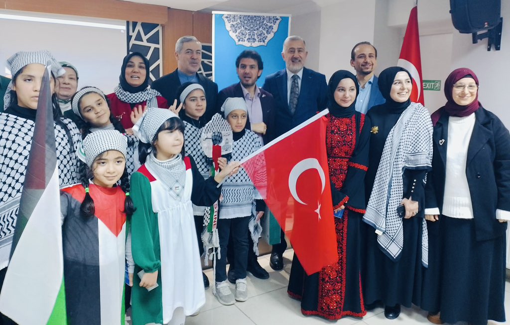 تشرفت بإلقاء كلمة حول غزة وثقافة المقاومة الفلسطينية في فعالية نظمها وقف الديانات الى جانب الصديق خالد العويسي والأديبة التركية <a href="/PerenMut/">Peren Birsaygılı Mut</a> التي فازت بجائزة نجيب فاضل.
كما سعدت بمشاركة ابنتي الصغرى لين كعريفة للفعالية، وتقديمها قصيدة شعرية ترجمتها من العربية للتركية وتحسينها لغويًا