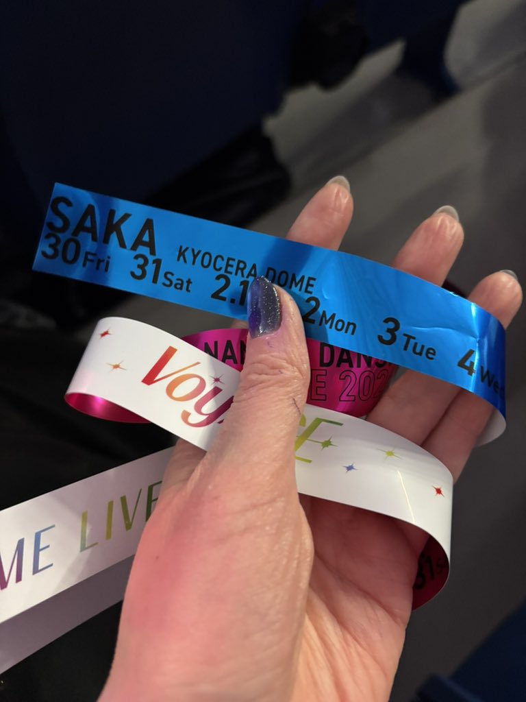 なにわ男子 VoyAGE 東京 1/12】 銀テがメンカラーだよ…青を取れました…