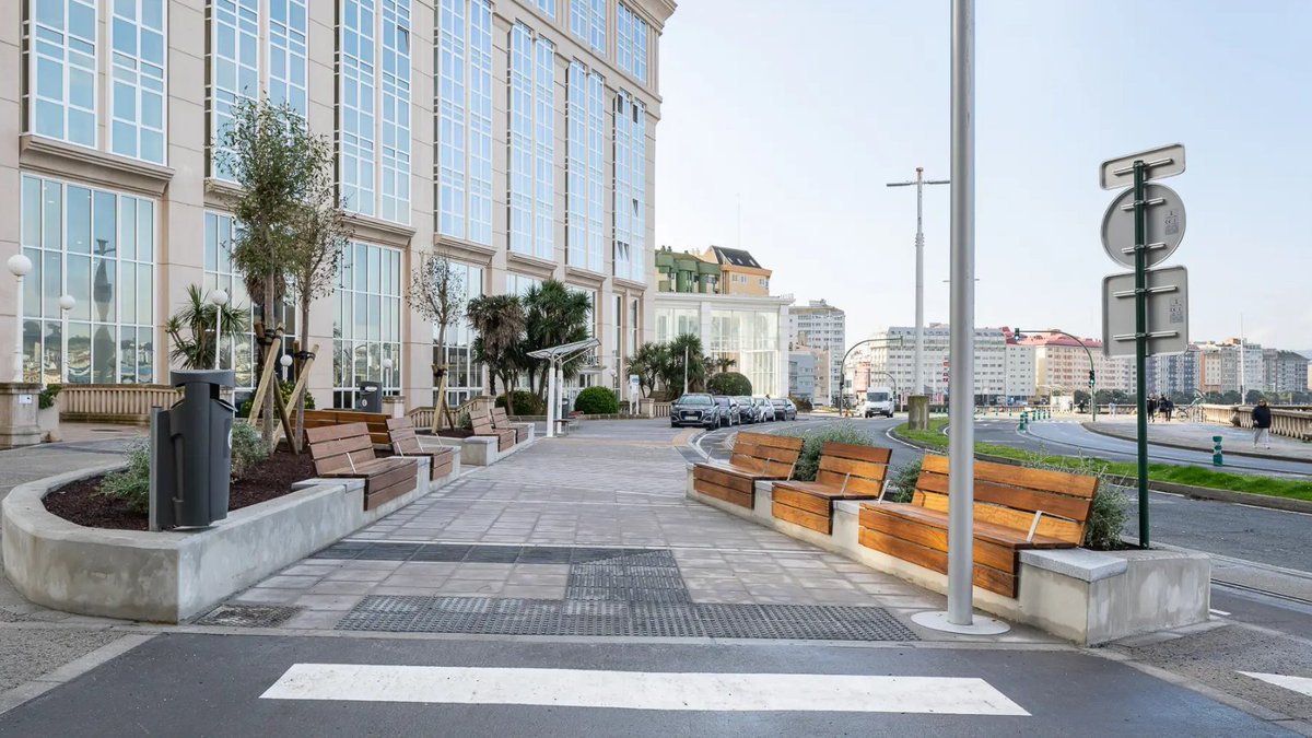 ⬜ Los pavimentos forman parte del diseño, pero también del uso diario y la durabilidad del espacio.

Soluciones pensadas para un uso exigente.

👉 ceramicacampo.es/obras/reurbani…

#CerámicaCampo #Pavimentos #Construcción