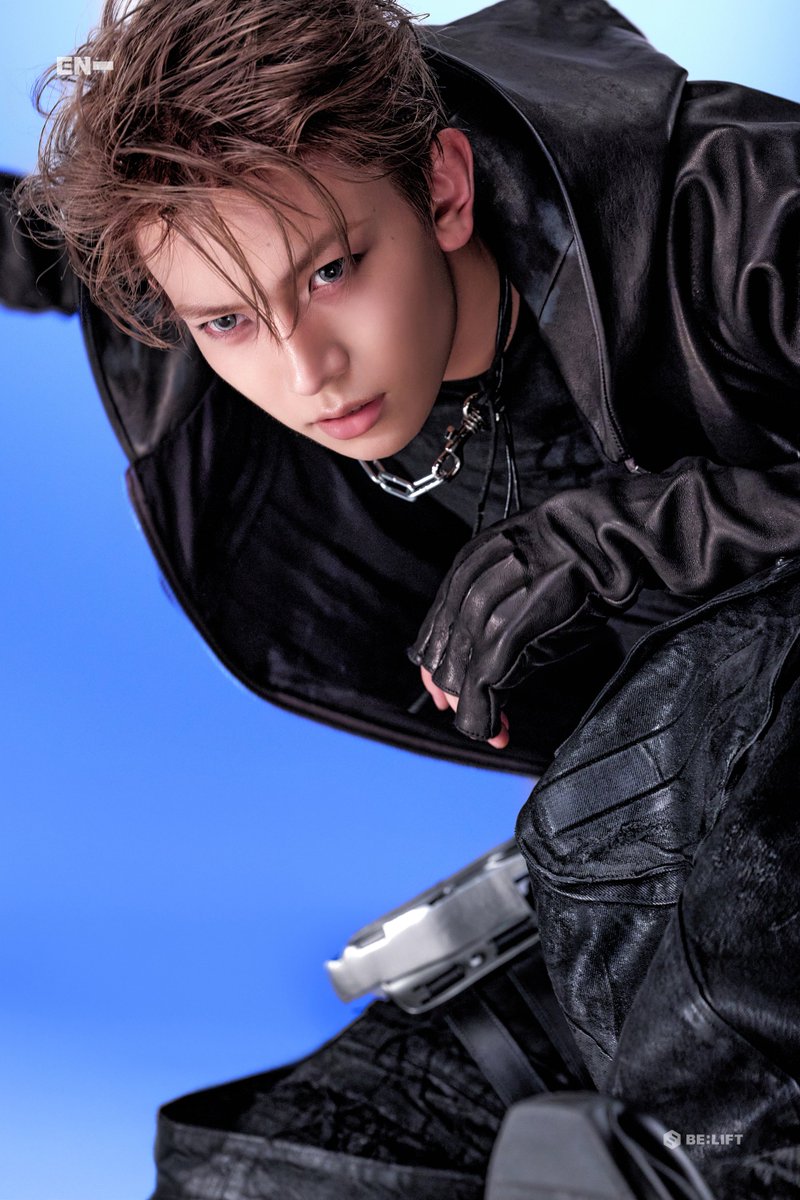 THIS LEE HEESEUNG PHOTO IS CRAZY