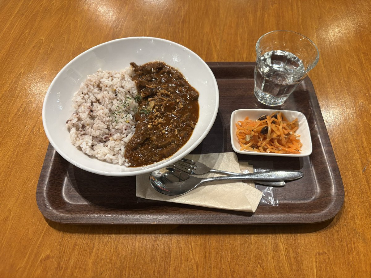 作品を無事に設置できて安心した私は、この３日間在廊しつつ石巻の美味しいものを楽しみました。