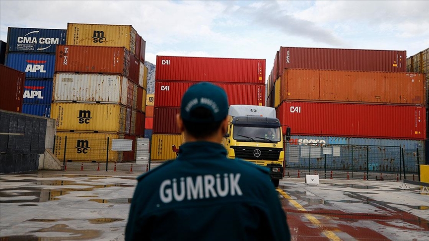 Devlet Vatandaşı Tacir Zannederse, Hasan Bardakçı : "Resmî Gazete’de yayımlanan Karar ile yurt dışından bireysel alışverişlerde uygulanan 30 Euro’luk #gümrük muafiyetinin kaldırılması, ilk bakışta “ithalatı kısıtlama” ve “yerli üreticiyi koruma” gerekçeleriyle savunulabilir gibi