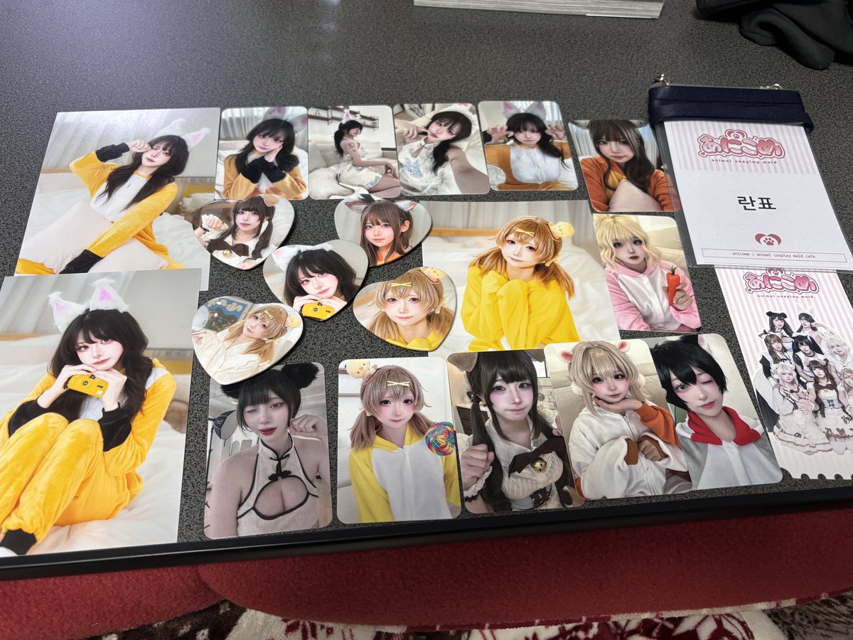 1타임은 못가고 2타임만 가서 아쉬웠지만
다들 동물잠옷 입고 돌아다니시는게 넘 귀여웠어요 🤗 심지어 중간에 리리님이 1타임옷 다시 입고 나와주셔서 넘 좋았습니다🥹스태프님들과 코스어분들 고생하셨구 감사합니다
일단 카페니까 만화책들고갔는데 오시님께 고로시 체험까지😇
 #애니코메_다시만나