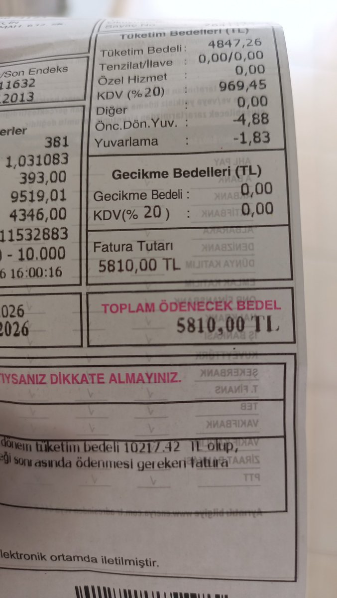 Doğal gaz faturası gelmiş 5810 lira. 
Konum: Ege'nin kıyı şeridinde bir yer. 100 küsur m2 ev.
(Bir de faturanın en altına yazmışlar, "tüketim bedeli 10217 TL olup devlet desteği sonrasında ödenmesi gereken 5810 TL'dir.")