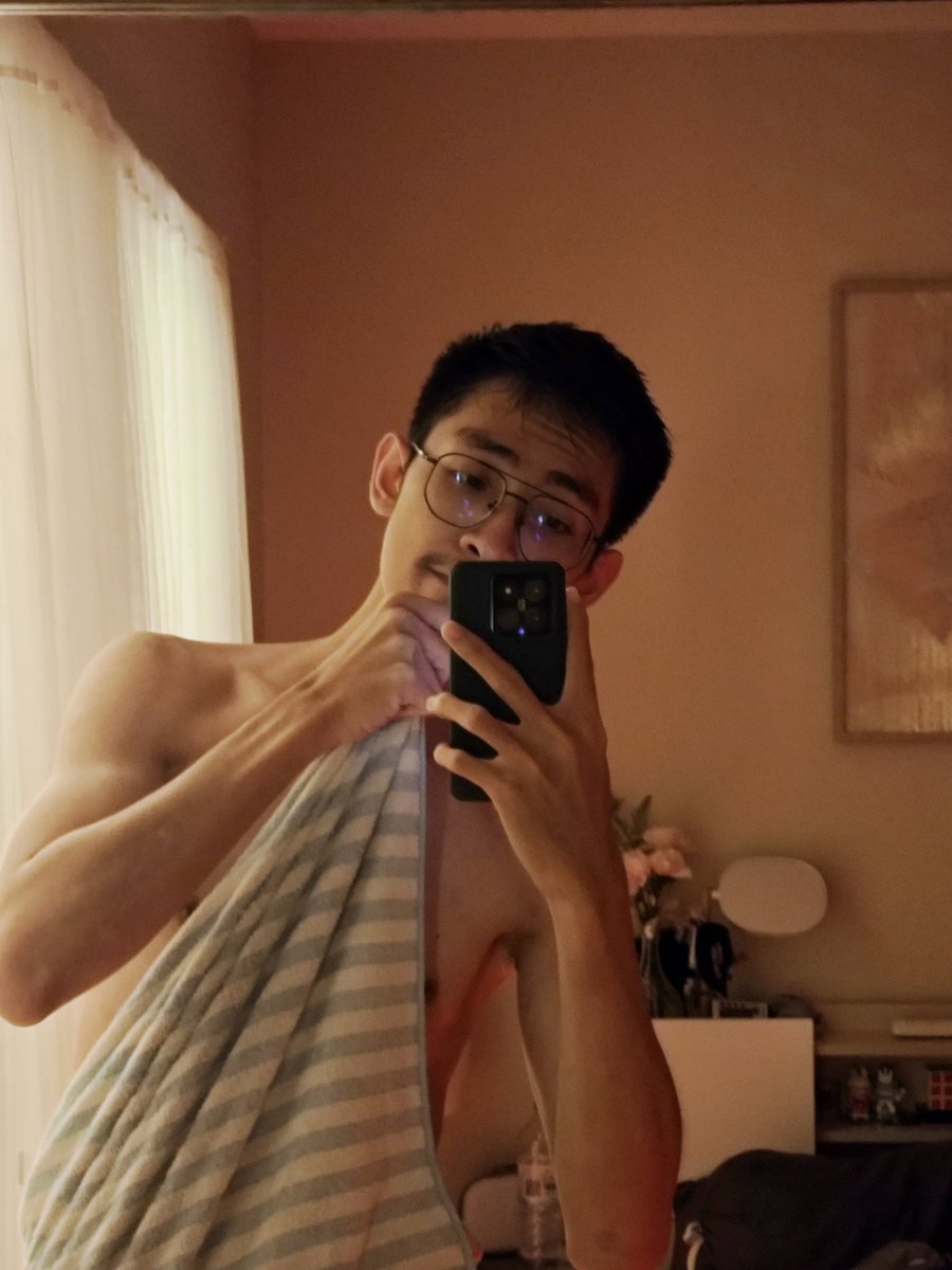 賴•™ tweet media