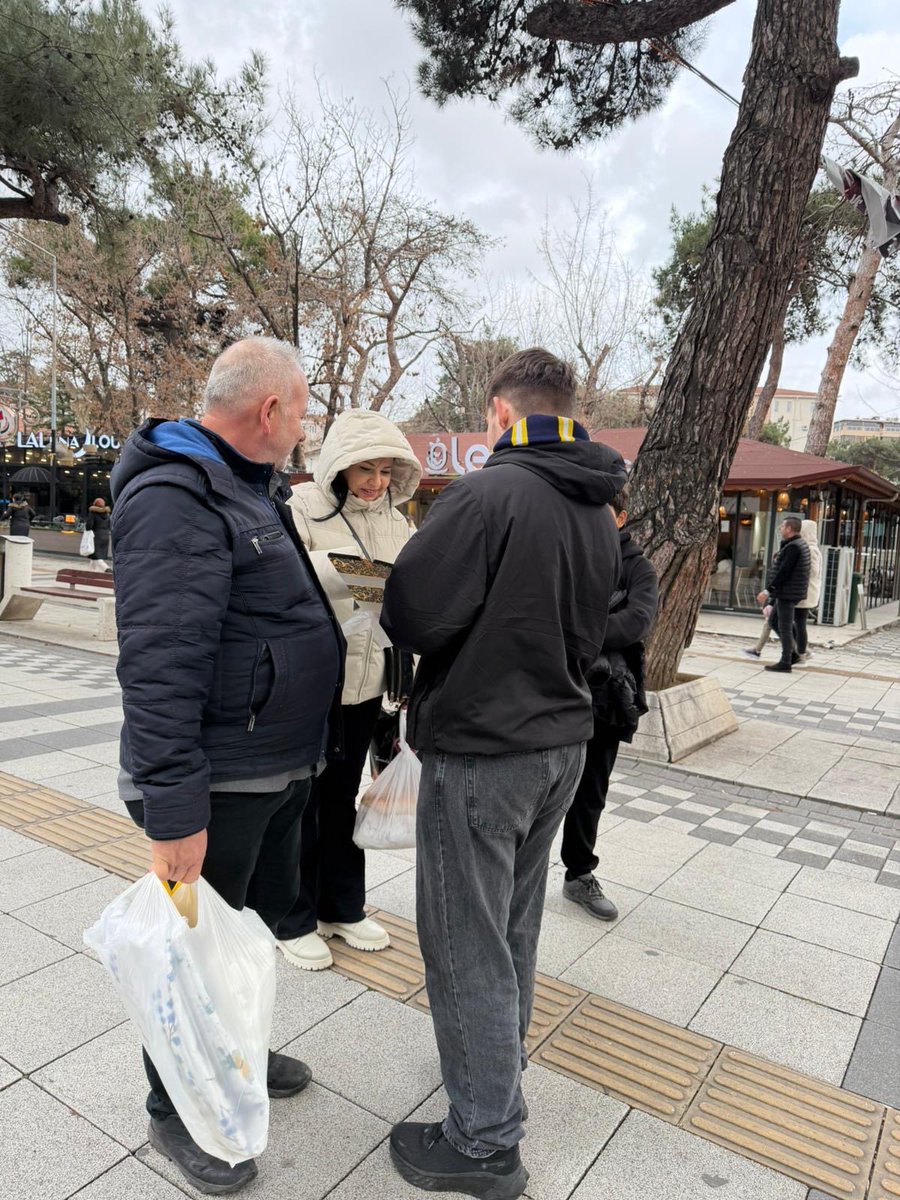 39UNIGFB's tweet image. Kırklareli UNIGFB olarak; Sefa Kalya Yardımlaşma Haftası kapsamında, şehrimizde lokum dağıtımında bulunduk. 

SEVENLERİN KALBİNDE SEVİLENLER ÖLÜMSÜZDÜR!

#UNIGFB
#SefaKalyaYardımlaşmaHaftası