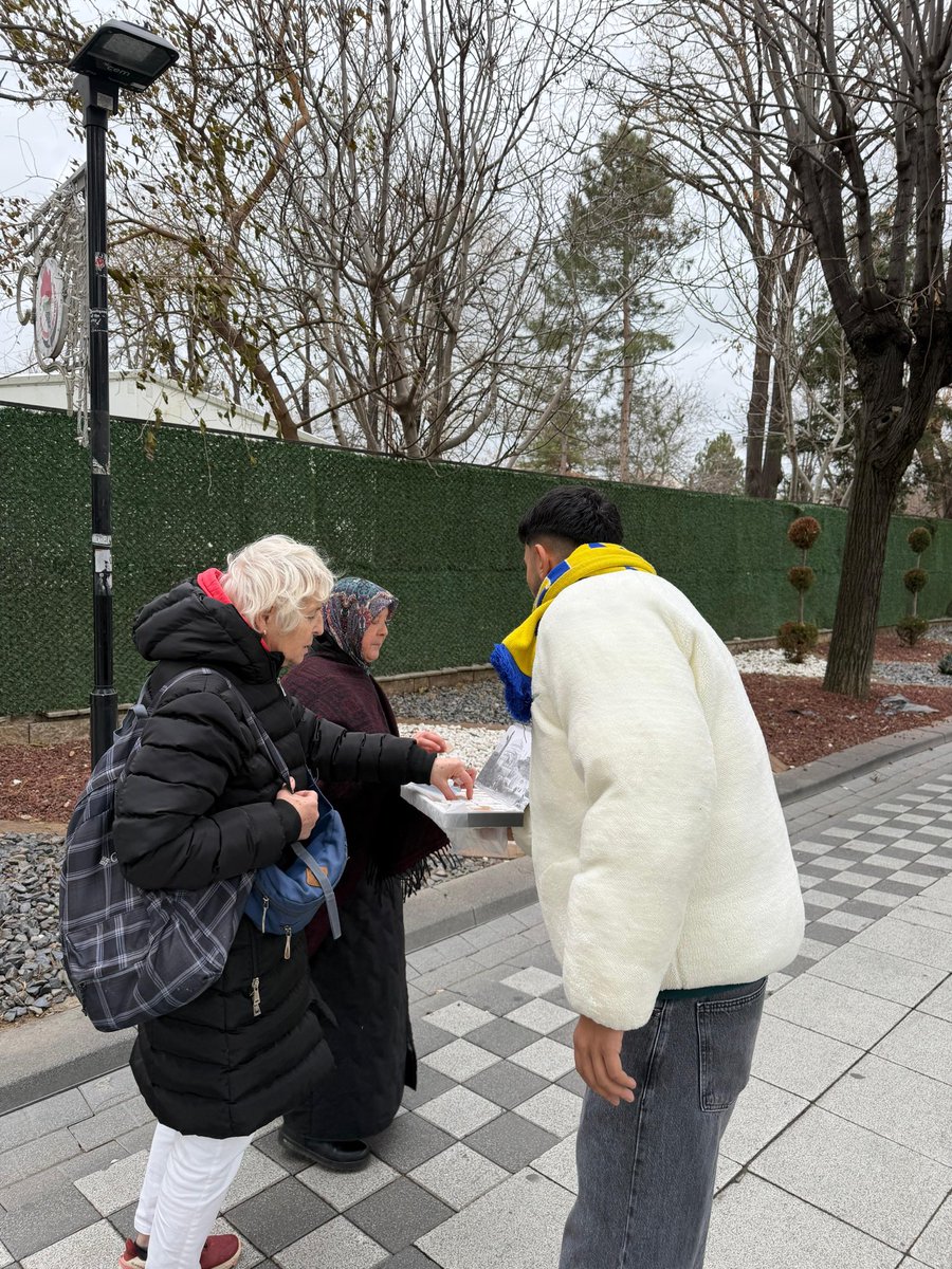 39UNIGFB's tweet image. Kırklareli UNIGFB olarak; Sefa Kalya Yardımlaşma Haftası kapsamında, şehrimizde lokum dağıtımında bulunduk. 

SEVENLERİN KALBİNDE SEVİLENLER ÖLÜMSÜZDÜR!

#UNIGFB
#SefaKalyaYardımlaşmaHaftası