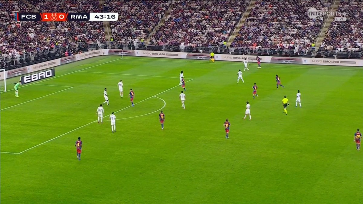 josekun10's tweet image. PERDIENDO 1-0

Esto se llama defender con bloque bajo y al contraataque

Cuando lo hacía Simeone era autobús histórico y el fútbol más feo de la historia