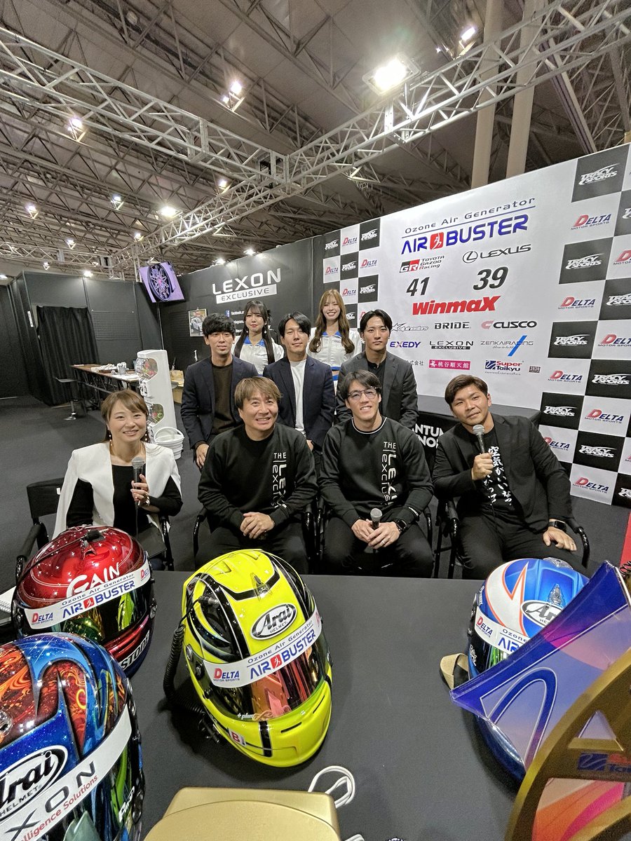 bande3003's tweet photo. 東京オートサロンは、日曜日のみの参加でしたが楽しい一日を過ごすことができました。
エアバスター #伊藤鷹志 選手(タカッシー)と
#中嶋絵美 さん(ナカッシー)の進行による、2026年の体制発表と裏話は本当に楽しかったです。
#エアバスター #LEXON https://t.co/qNUQhPXekl