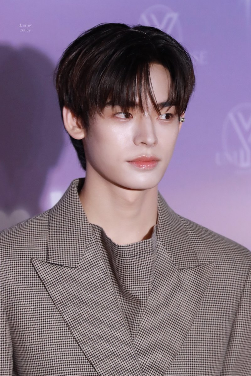 dearmycuties's tweet photo. 260112 @porsuppakarn 

เป็นแก้วเป็นแสงมาก หล่ออะป๋อ 🥺😭

TTP AT Y UNIVERSE 2025
#YUniverseAwards2025
#YUAwards2025 #Porsuppakarn https://t.co/bbeSmUNA6X
