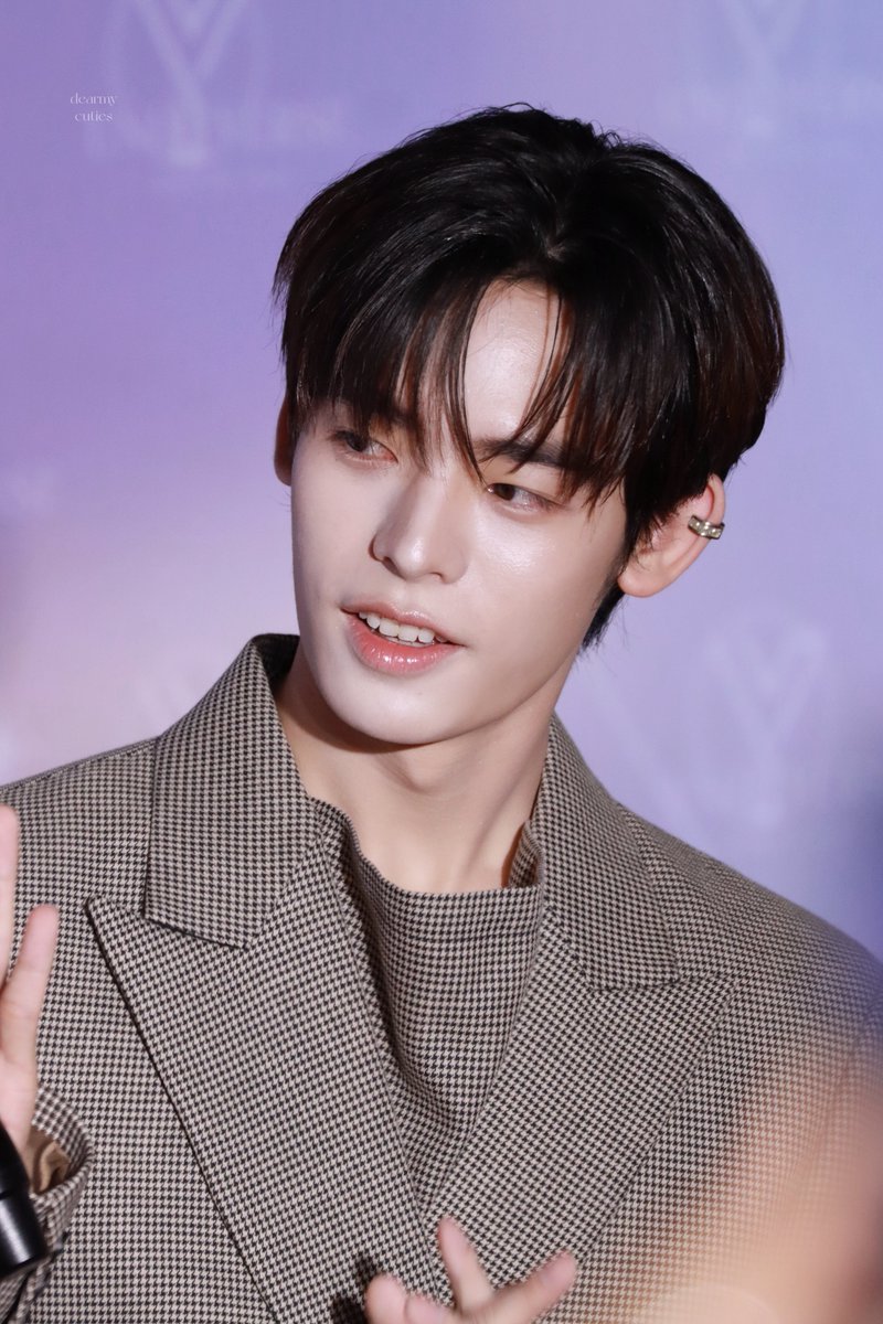 dearmycuties's tweet photo. 260112 @porsuppakarn 

เป็นแก้วเป็นแสงมาก หล่ออะป๋อ 🥺😭

TTP AT Y UNIVERSE 2025
#YUniverseAwards2025
#YUAwards2025 #Porsuppakarn https://t.co/bbeSmUNA6X