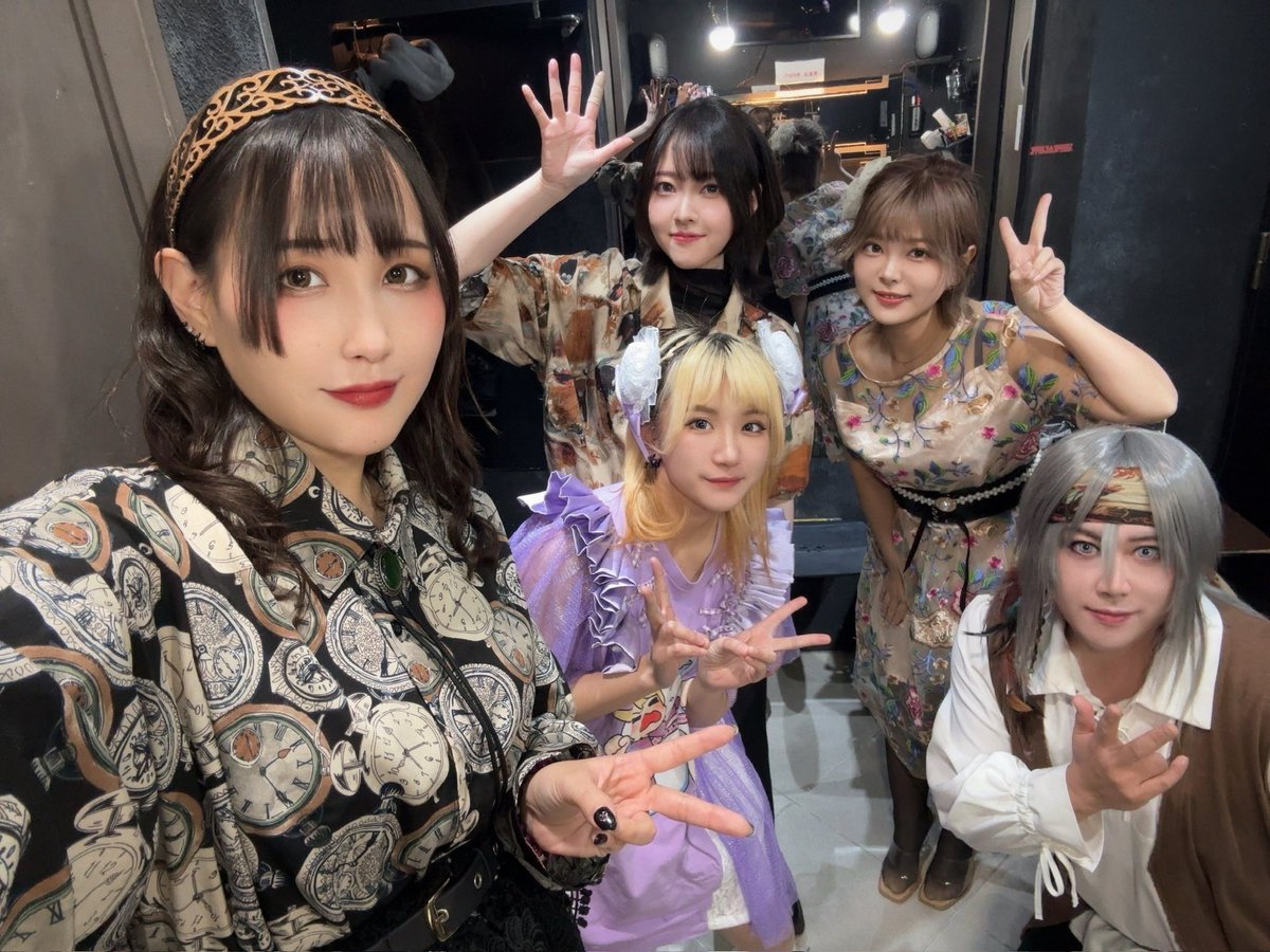 昨日はMERCURYでアコースティックパーティ♪
ありがとうございましたっ
ゆったりとした時間が穏やかに流れていて、アコースティックってやっぱりいいなぁと◎
次回開催は5月17日！お誕生日公演です。
ぜひ遊びに来てね♪♪