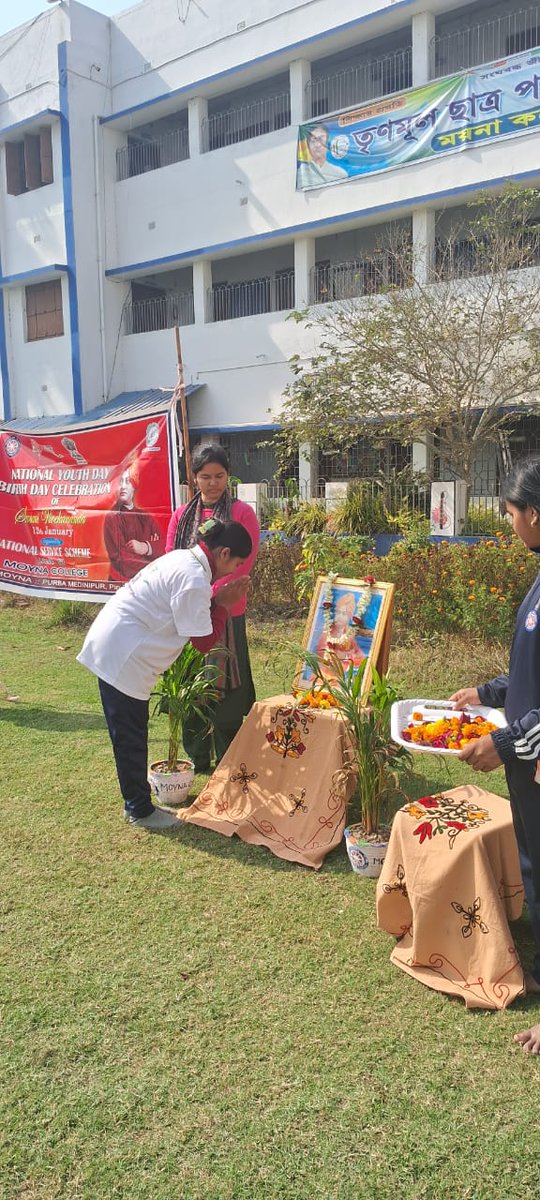 NssMoyna's tweet photo. On the occasion of National Youth Day, NSS Volunteers of Moyna College practiced  PT Exercise and Yoga to promote fitness,discipline,and self-reliance among youth,inspired by the ideals of Swami Vivekananda. @_NSSIndia @mansukhmandviya @rdnss_kolkata https://t.co/yHD4gcfg0K