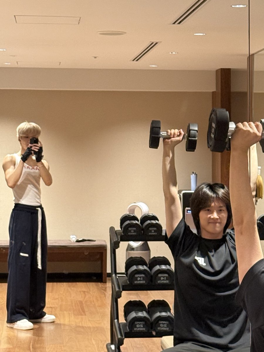 odebbl's tweet image. 💌 260112 9:19 PM

📸
🦊 I came to the hotel gym without telling anyone
🦊 and apparently jungsu hyung had been here just a minute before me
🦊 so now we're both working out (but) separately ㅋㅋㅋㄱㅋㄱㅋ