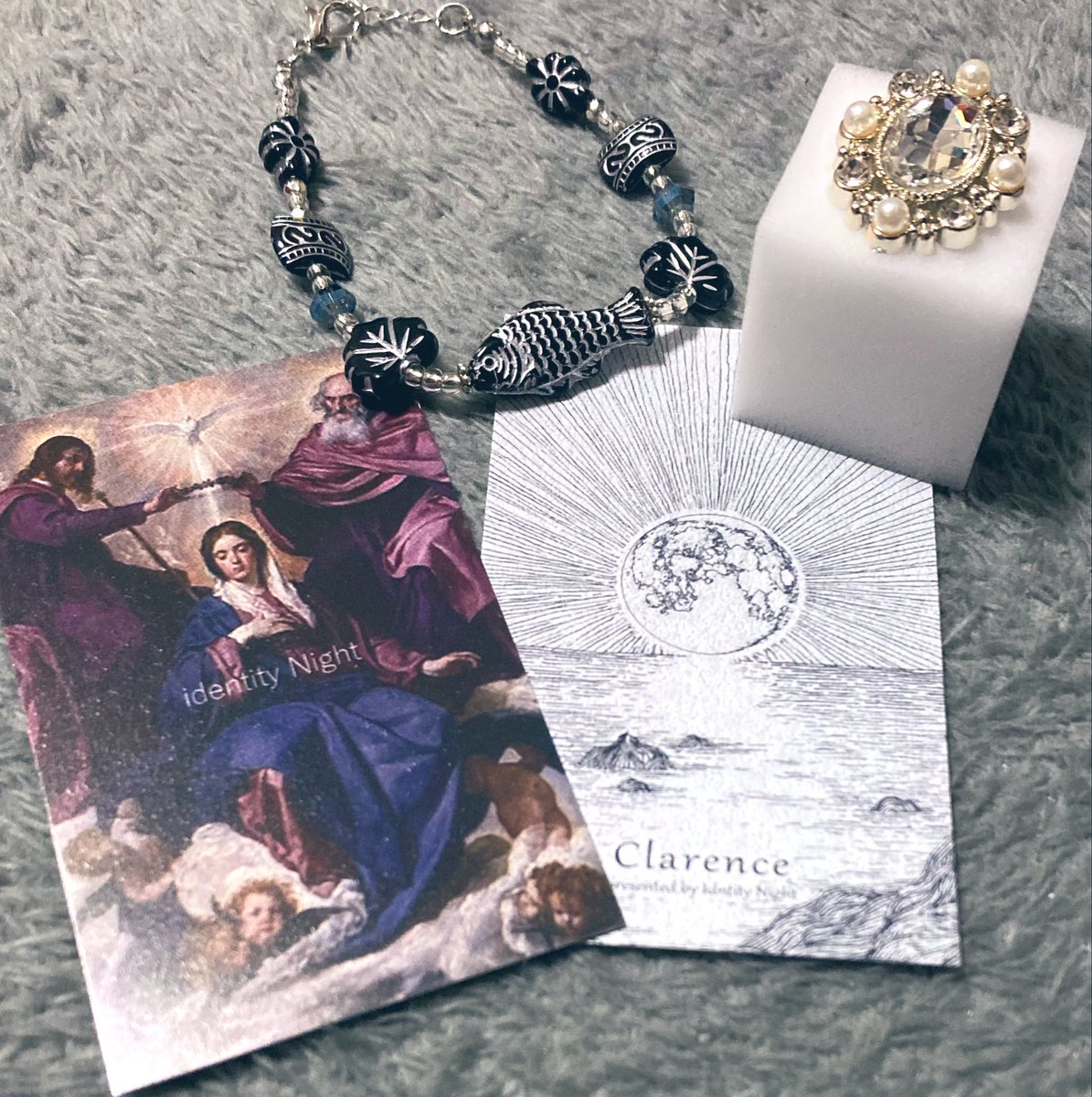 036cosbox's tweet image. IDENTITY NIGHT 様(@_Identity_Night )から可愛いブレスレットのお迎えと、いとけない指輪ガチャにチャレンジさせていただきました💍

指輪大好きでたくさん持ってますが、持ってないタイプの指輪が来てくれたので、この指輪に合わせた洋服やメイクを頑張りたいです🫶