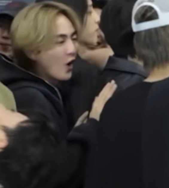 onyouraiy_'s tweet image. ฮาร์ทแตะหลังขุน y——y