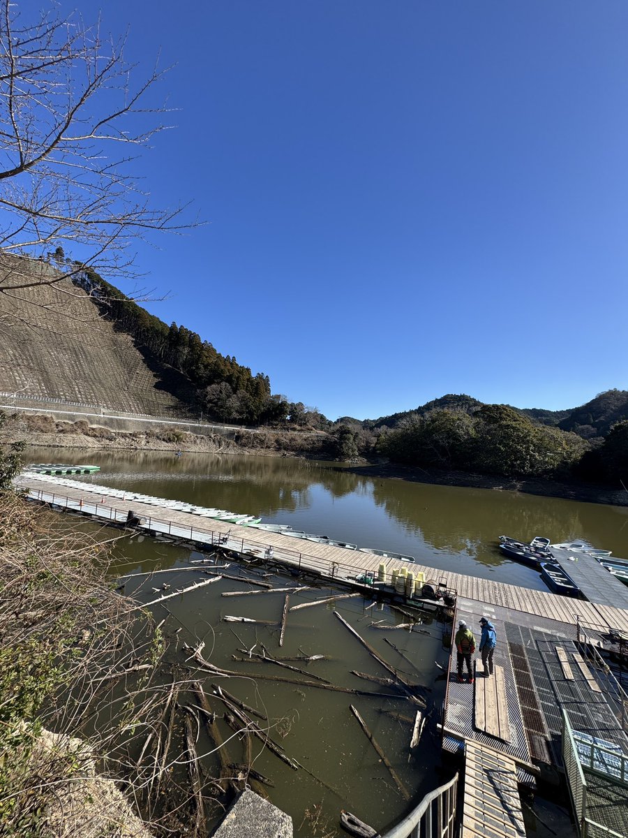 HayanoGuideS's tweet image. 戸面原ダム　3Daysの予定でしたが、土日は爆風でお仕事中止に😅今日は日帰りガイドで行って来ました🐟

無風展開だったのでDS、メタルバイブを中心に、朝から3連発🎣夕方も、ギルボールエリアで追加して4本でタイムアップでした🎣

次回は釣りフェス後に、房総アタック🎣🎣🎣🚗…