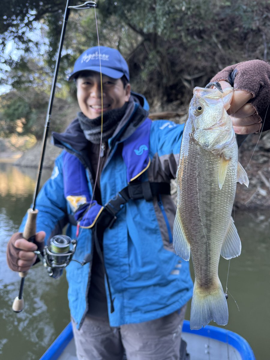 HayanoGuideS's tweet image. 戸面原ダム　3Daysの予定でしたが、土日は爆風でお仕事中止に😅今日は日帰りガイドで行って来ました🐟

無風展開だったのでDS、メタルバイブを中心に、朝から3連発🎣夕方も、ギルボールエリアで追加して4本でタイムアップでした🎣

次回は釣りフェス後に、房総アタック🎣🎣🎣🚗…