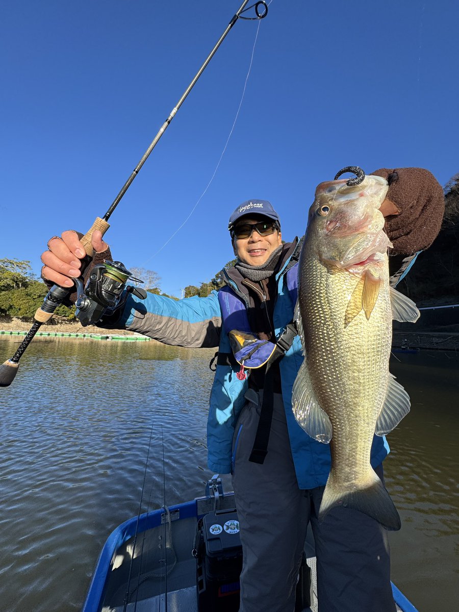 HayanoGuideS's tweet image. 戸面原ダム　3Daysの予定でしたが、土日は爆風でお仕事中止に😅今日は日帰りガイドで行って来ました🐟

無風展開だったのでDS、メタルバイブを中心に、朝から3連発🎣夕方も、ギルボールエリアで追加して4本でタイムアップでした🎣

次回は釣りフェス後に、房総アタック🎣🎣🎣🚗…