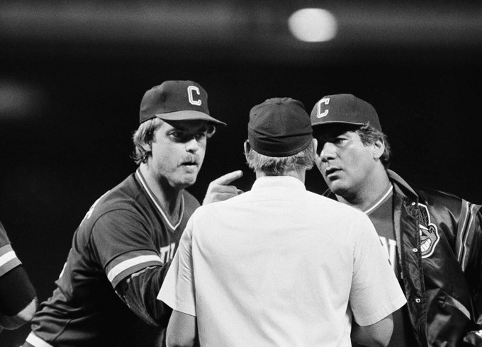 Jimfrombaseball's tweet image. Story by Mark Grace....
Rick Sutcliffe gave up back-to-back Home Run`s in Cincinnati.
And in Cincinnati, they shoot off fireworks after a Red hits a home run.
Rick Sutcliffe  was pretty intense on the day he pitched.
So Eric Davis takes him deep, and Paul O'Neill takes him deep…