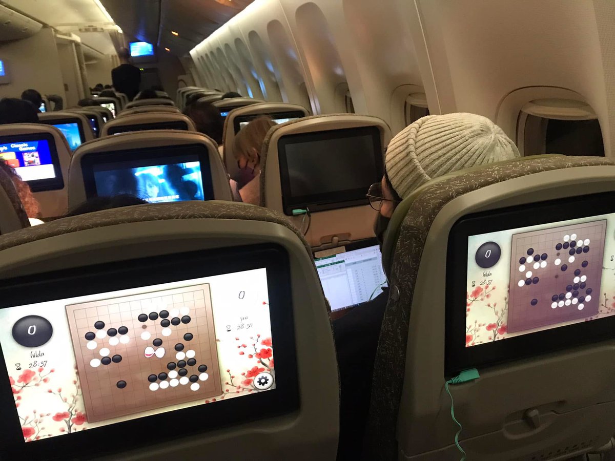 y86n2qc9dt's tweet image. あまり知られていないかもしれませんが、台湾の長栄航空では、隣の人と囲碁が打てますよ。

#囲碁