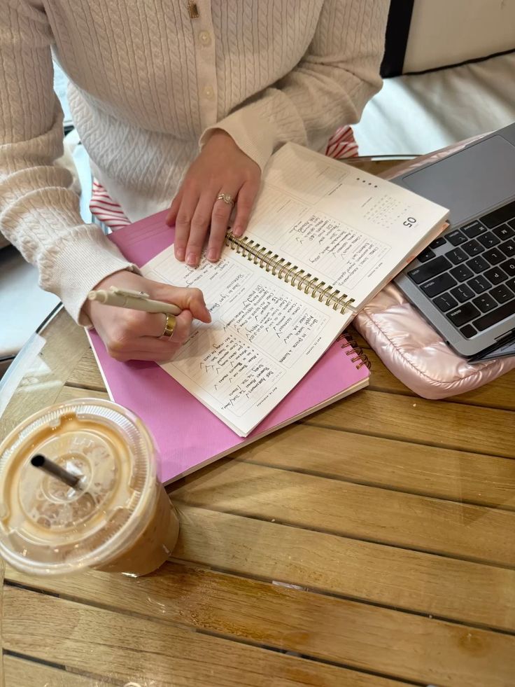 rê vai ser med| Moisés Medeiros🏷RENATAVEST tweet media