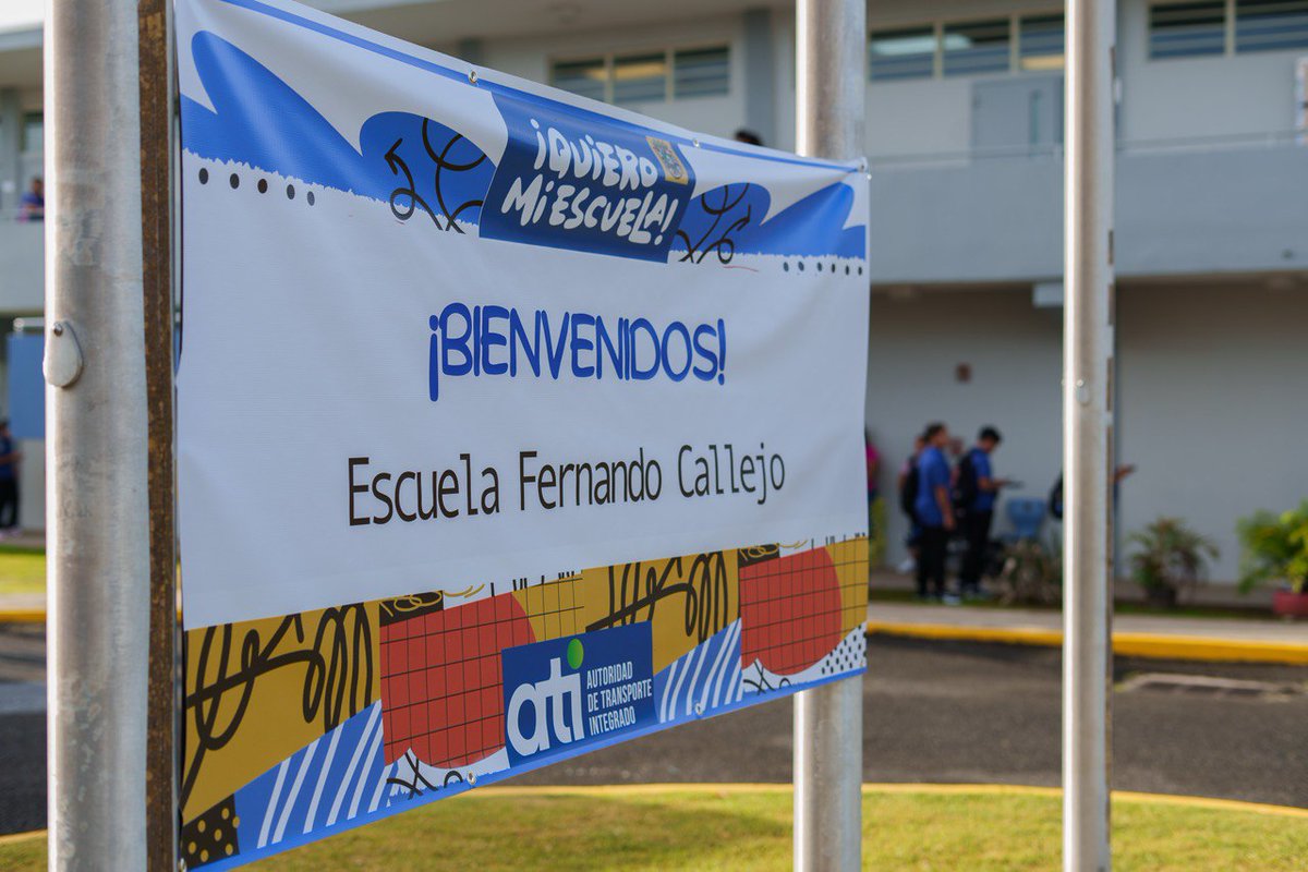 ATIDTOP's tweet image. El director ejecutivo de la Autoridad de Transporte Integrado, Josué Menéndez Agosto, dio la bienvenida a la comunidad escolar de la Escuela Superior Fernán Callejo al inicio del semestre, como parte de una iniciativa de la ATI con café y compromiso educativo.