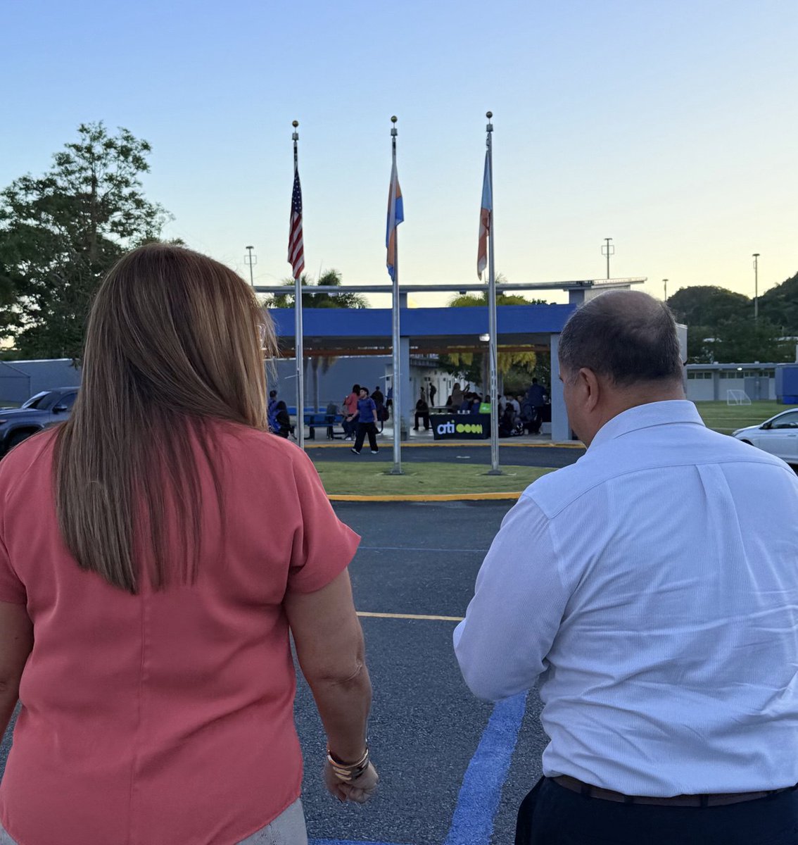 ATIDTOP's tweet image. El director ejecutivo de la Autoridad de Transporte Integrado, Josué Menéndez Agosto, dio la bienvenida a la comunidad escolar de la Escuela Superior Fernán Callejo al inicio del semestre, como parte de una iniciativa de la ATI con café y compromiso educativo.