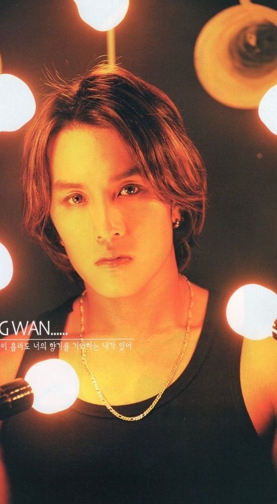 동완: 전철로 여고생에게 둘러싸였다. 이것을 오셀로로 생각하면 나는 여고생이 된다. 바둑으로 생각하면 죽는다