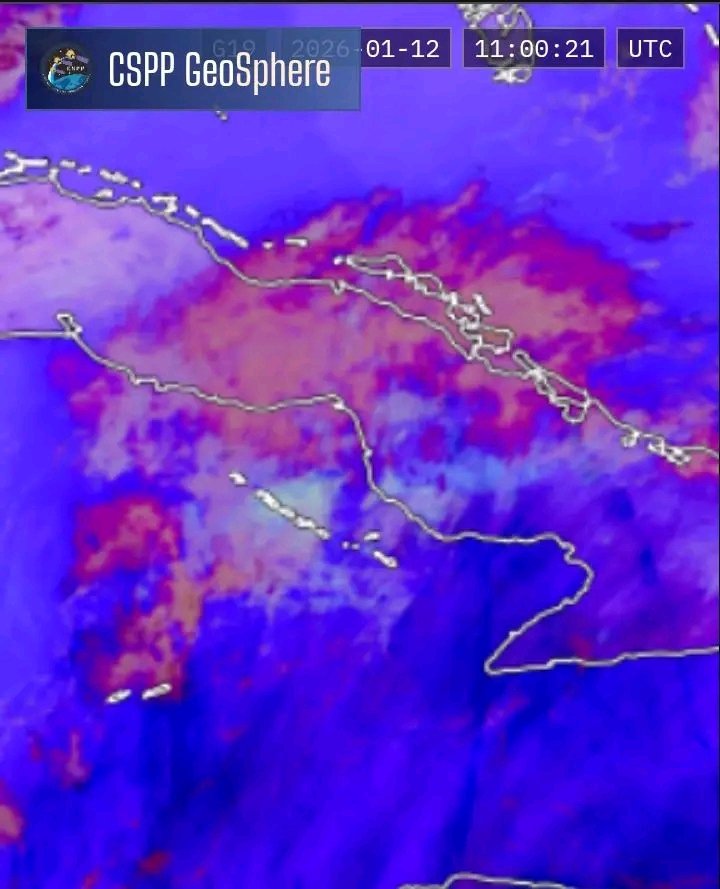 Nublados con actividad de chubascos.  Situación relacionada con la presencia de una banda de nublados y chubascos pre frontales que se localiza sobre las provincias de Sancti Spiritus , Ciego de Ávila y Camagüey. 

Meteorólogo R. Galardy. #Cuba <a href="/citmaciego/">citmaciego</a>