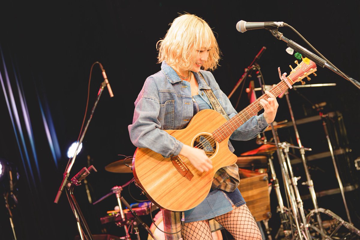 azunarikostaff's tweet image. 安月名莉子 Acoustic One-Man Live
Azuna Arcane Acoustic 2026

ご来場頂いた皆様、ありがとうございました🙇
今日だけのスペシャルな編成・アレンジでお届けしました👂️

#AzunaAAA 皆様の感想もありがとうございます✨

《Support Musican》
Keyboard 岡田基
Drums 坂本暁良

Photo by @Sugi_Yu7