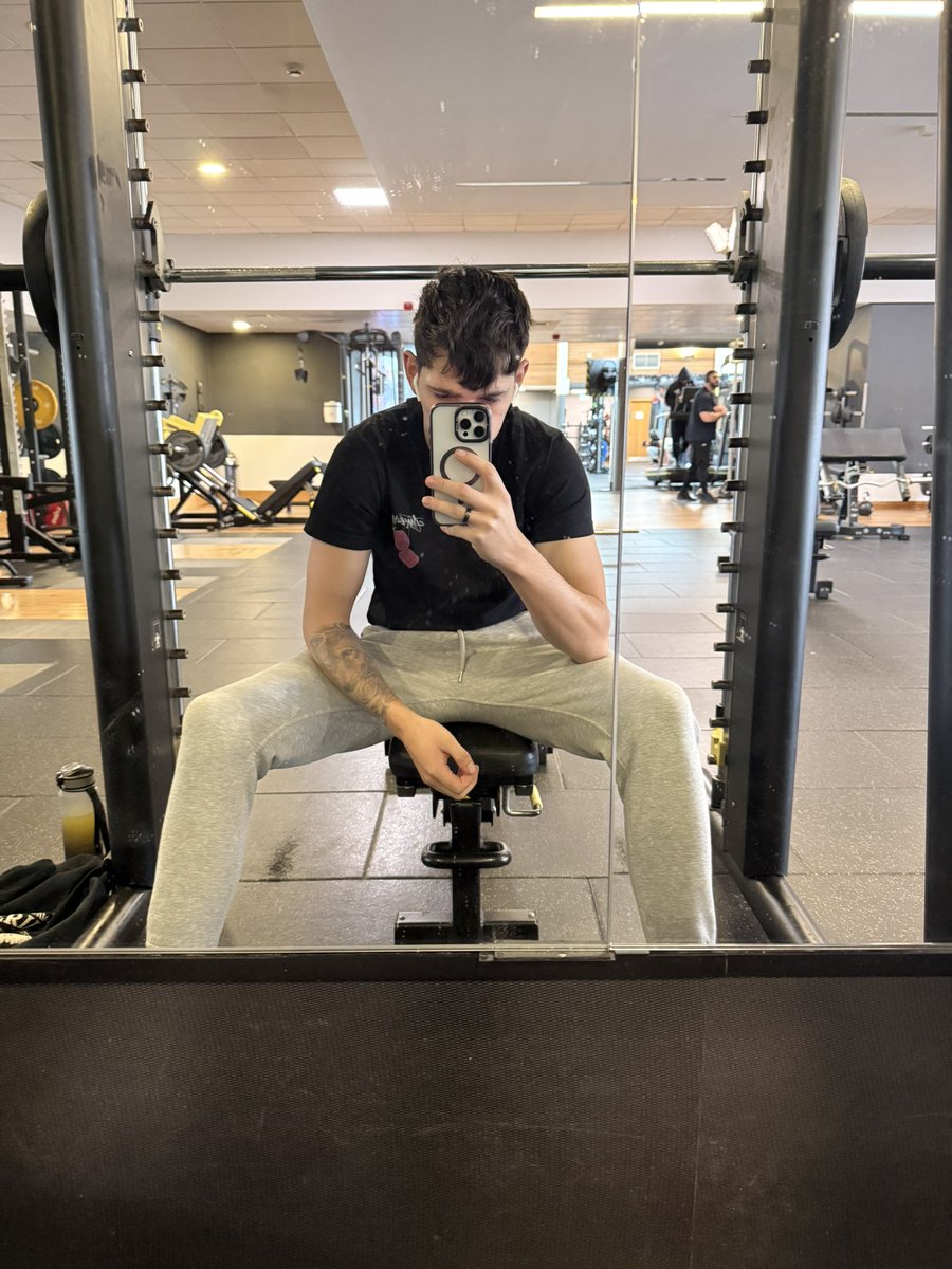 MasterBen222's tweet photo. Worship me and the other lads in the gym 😂 https://t.co/NgGsFxQzn0