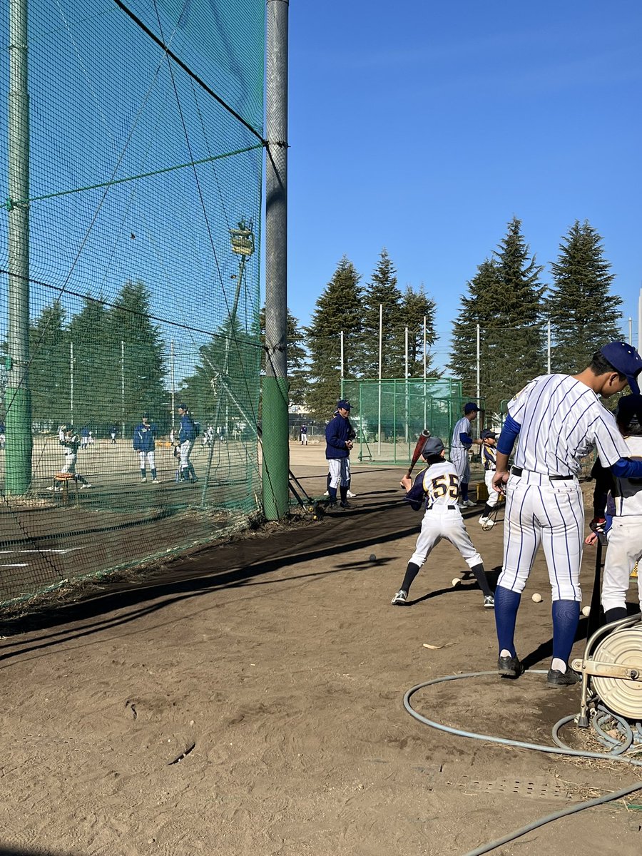 komae_baseball's tweet photo. 本日、狛江ロッキーズの方々と野球教室を行いました！

バッティングやピッチングの練習だけでなく、リアル野球盤などを行い楽しんでいただくことが出来ました🔥 https://t.co/OLEEr0ICzN